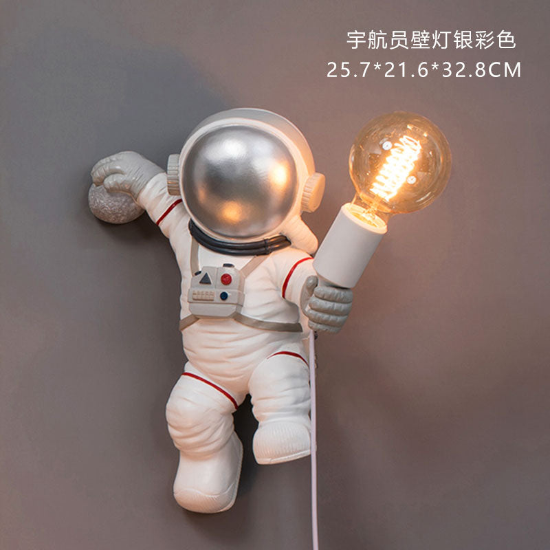 Modern Astronaut Table Lamp Art Deco Resin Lamp Table Bedroom Lamp Creative Living Room Loft Decoration Space Man Desk Light LED