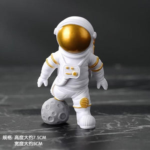1pc Resin Astronaut Figure Statue Figurine Spaceman Sculpture Educational Toys Desktop Home Decoration Astronaut Model Kids Gift